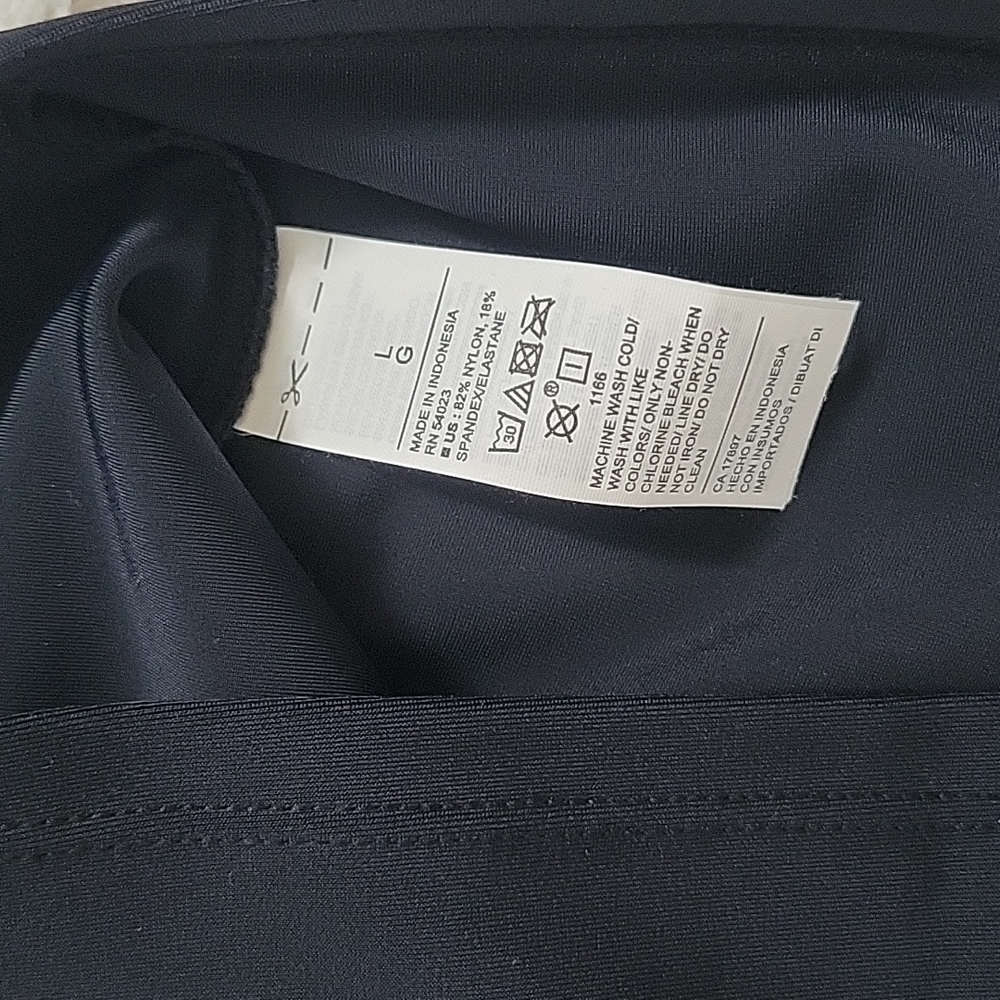 Lace Up Rash Guard - Picture 5 of 7